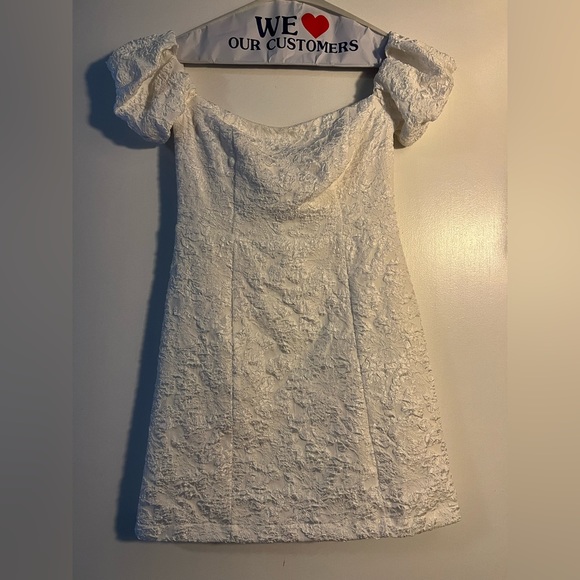 ASTR the label Raina off the shoulder crinkle mini dress - Picture 6 of 7